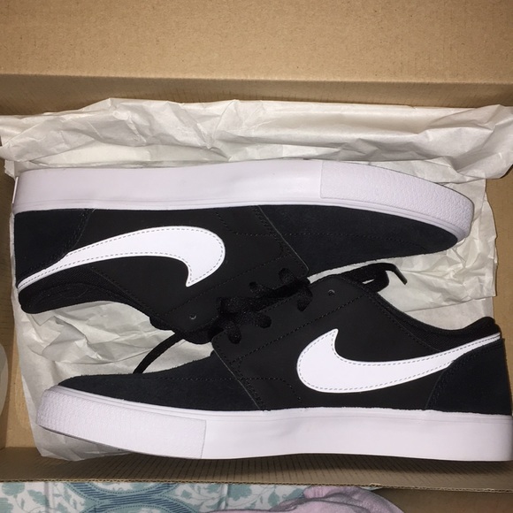 Nike Shoes - Nike SB